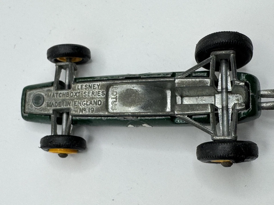 VINTAGE LESNEY MATCHBOX NO.19 LOTUS FORMULA 1 DIECAST CAR MADE IN ENGLAND 1960S - Image 3 of 4
