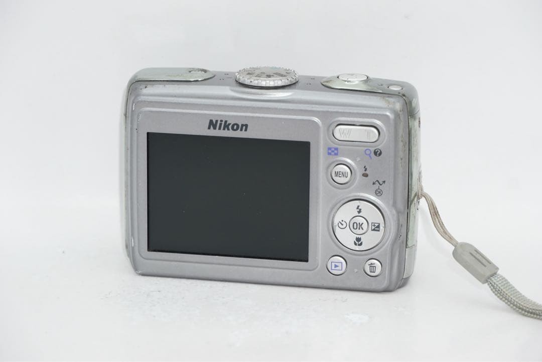 Nikon ニコン COOLPIX P4 VR シルバー Nikon COOLPIX P4 VR Silver Compact Digital Camera Tested Working