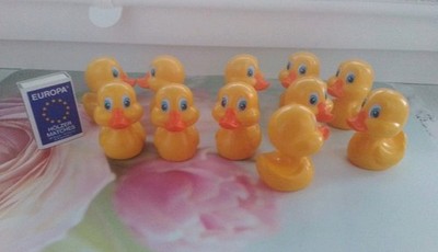 11 süße Plastik Enten Hartplastik mit Punkten am Boden   Keine Schwimmenten 