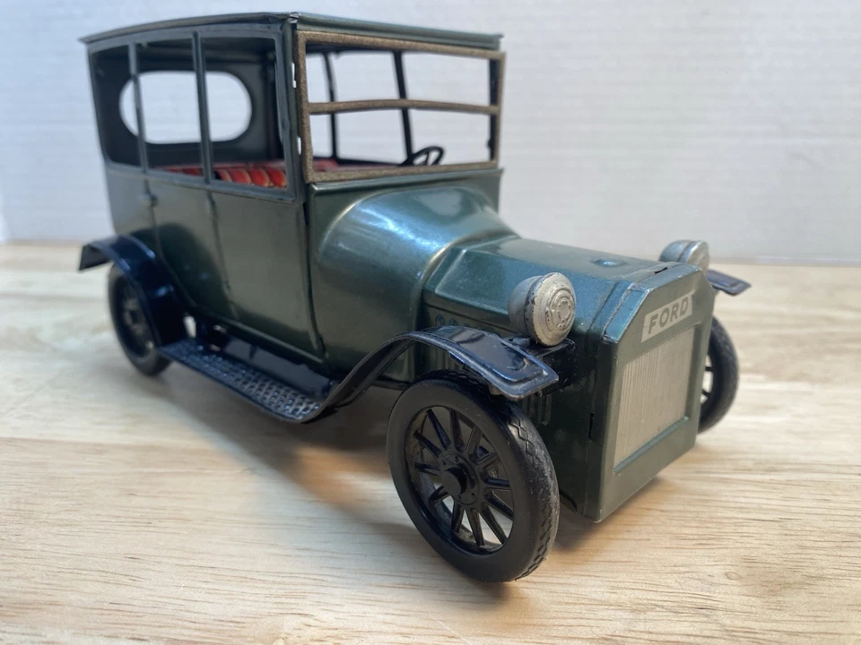 Coche de hojalata de fricción Ford Bandai 1915. Hecho en Japón. Años 60. Temporizador antiguo Ford Foto 2 de 4