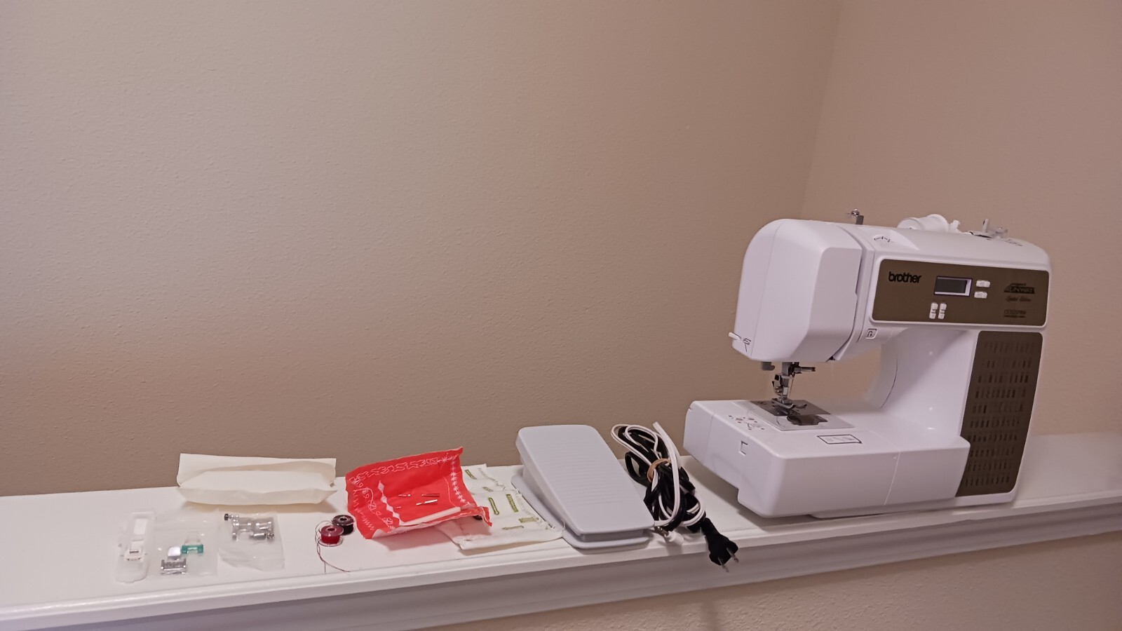 Brother CE1125PRW Computerized 100Stitch Sewing Machine,lightly used