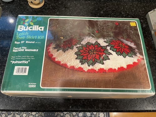 VTG Bucilla Latch Hook Poinsettia Christmas Tree Skirt Kit 39" 12851 Sealed MIB