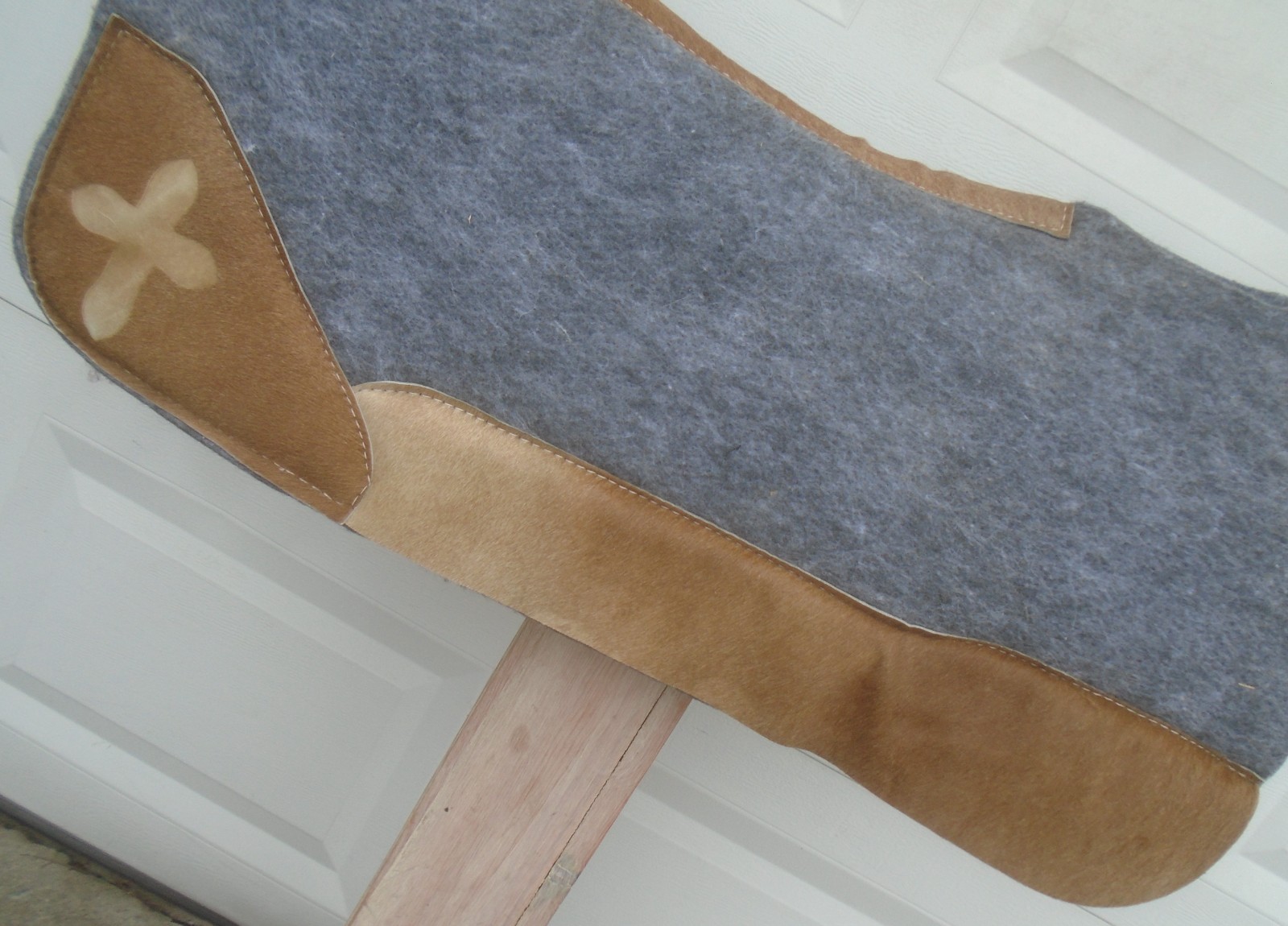 HIGH QUALITY 1-1/4" Wool Saddle PAD~CROSS Cowhide Trim~Best Ever Kush?~USED 2x