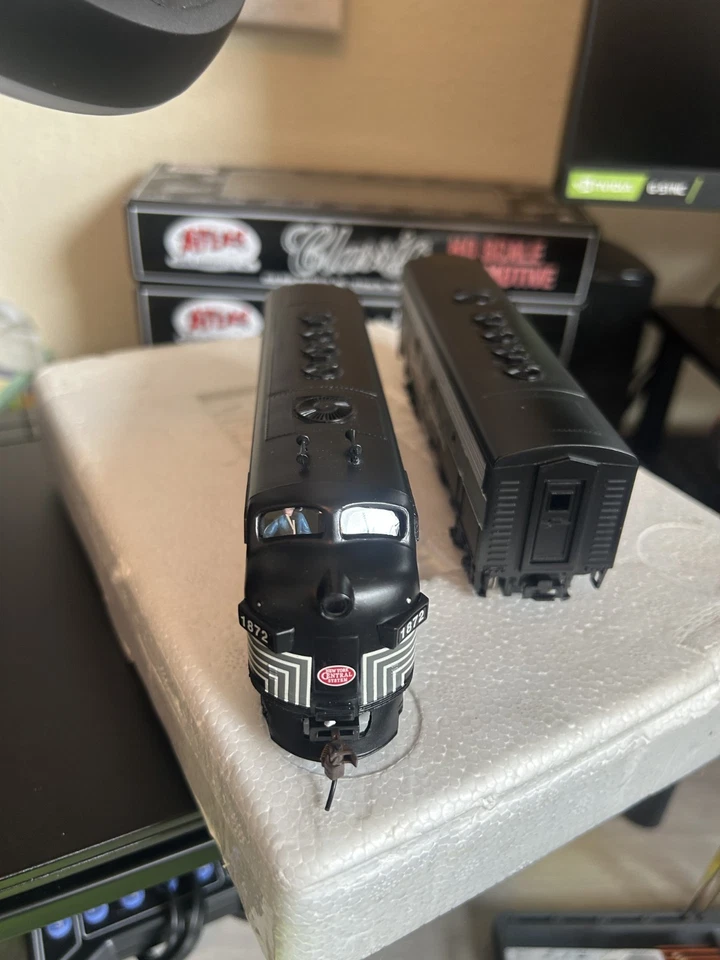 HO Scale Hawthorne Village New York Central EMD F7A BOTH powered units NIB - Image 3 of 4