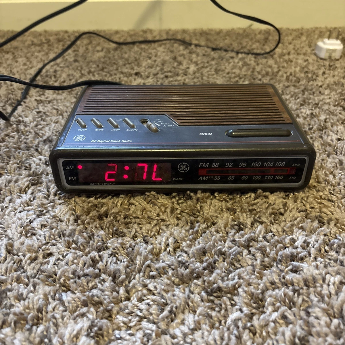 Mini Radio-réveil Vintage Années 80 - Noire - Fonctionne - Piles
