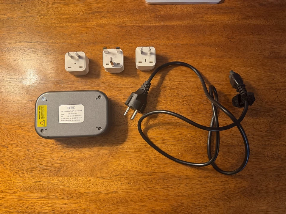 Foval 200W Travel Adapter and Converter SGR-LXC200W-2 with 2 AC & 4 USB Ports - Image 2 of 2