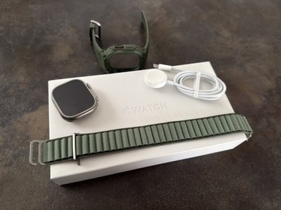 Apple Watch Ultra 49mm Titangehäuse mit Alpine Loop Grün Armband Gr. Medium 