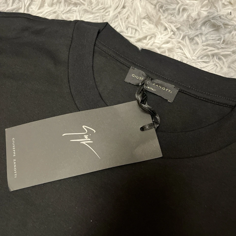 Camiseta negra nueva con etiquetas Giuseppe Zanotti Foto 3 de 4