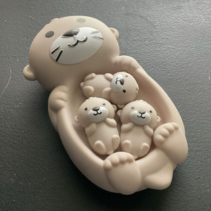 Otter & 3 Baby Otters Bath Toy  Set 4-Pack  Beige/White