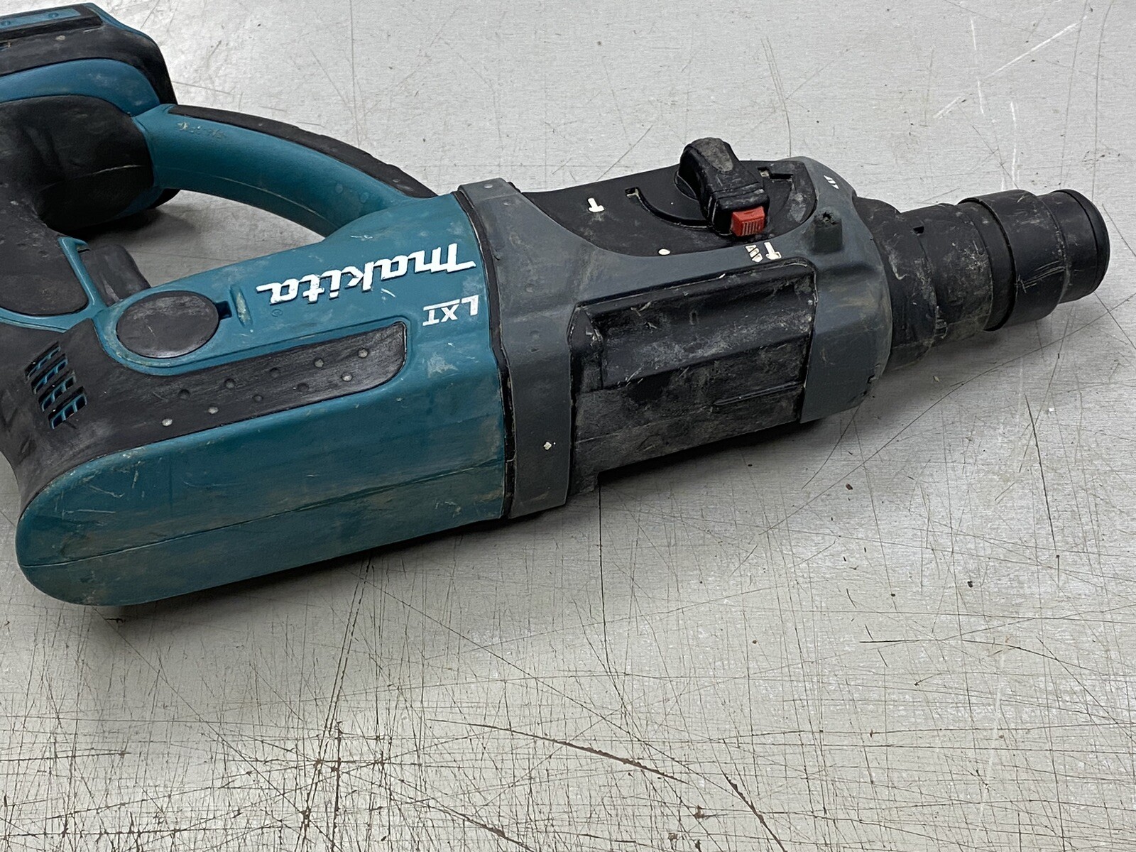 Makita DHR202 Rotary Hammer Drill (Body Only) 692621080761 eBay