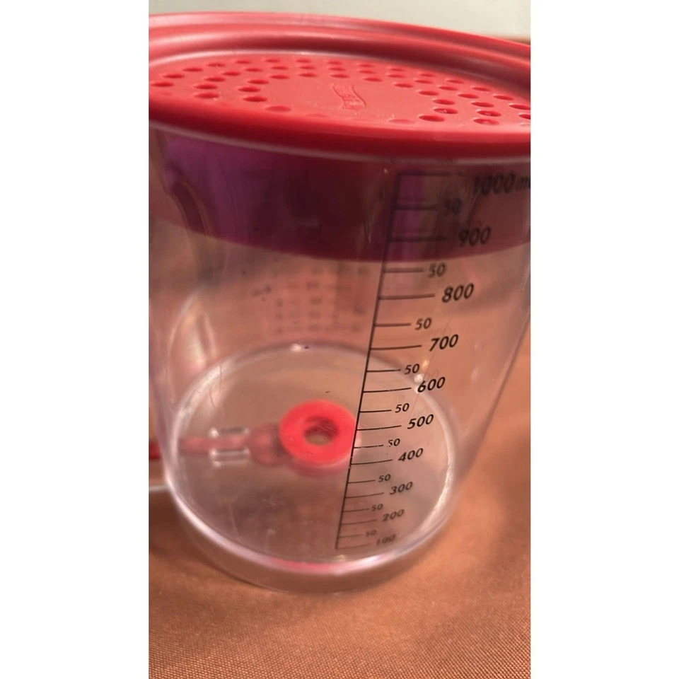 Swing-A-Way 4 cup Easy Release Fat/ Gravy Separators - Image 2 of 4