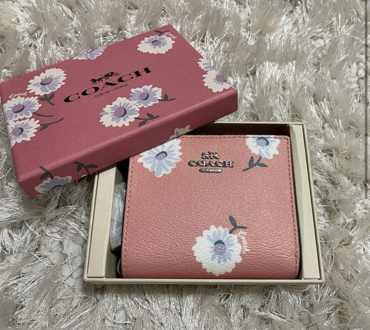 折りたたみ財布 Coach Wallet Signature w/ Daisy Print COACH Slim Envelope Wallet in Signature Canvas w Daisy Print