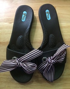 striped bow slides