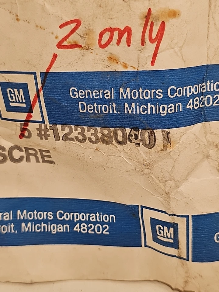 LOTE DE 2 pernos/pernos originales GM 12338040 NOS Foto 2 de 3