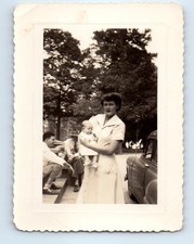 Old Vintage Photo MEN WOMAN HOLDING BABY CLASSIC CAR SNAPSHOT PICTURE PIC