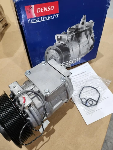 A/C Compressor (10PA15CH) - NEW HOLLAND / Caterpillar 950F,950G,950H,950K,951B