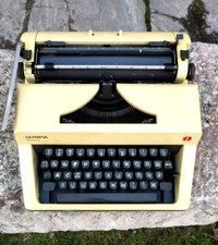 Olympia Moniga beige portable typewriter, manual vintage Cyrillic typewriter thumbnail