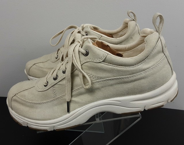 cream colored tennis shoes