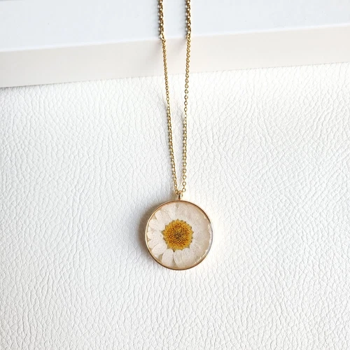 Handmade jewelry necklace, Daisy Necklace, Pressed flower necklace