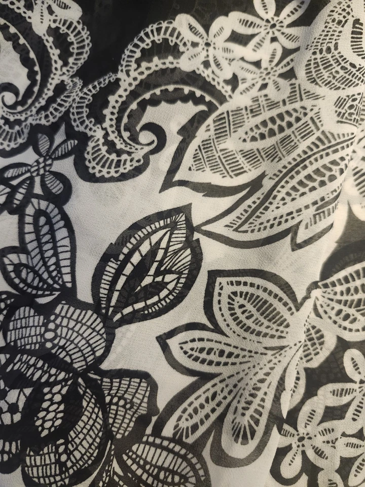 Babydoll de encaje blanco negro In Bloom de Jonquil Chemise floral transparente pequeño Foto 3 de 3