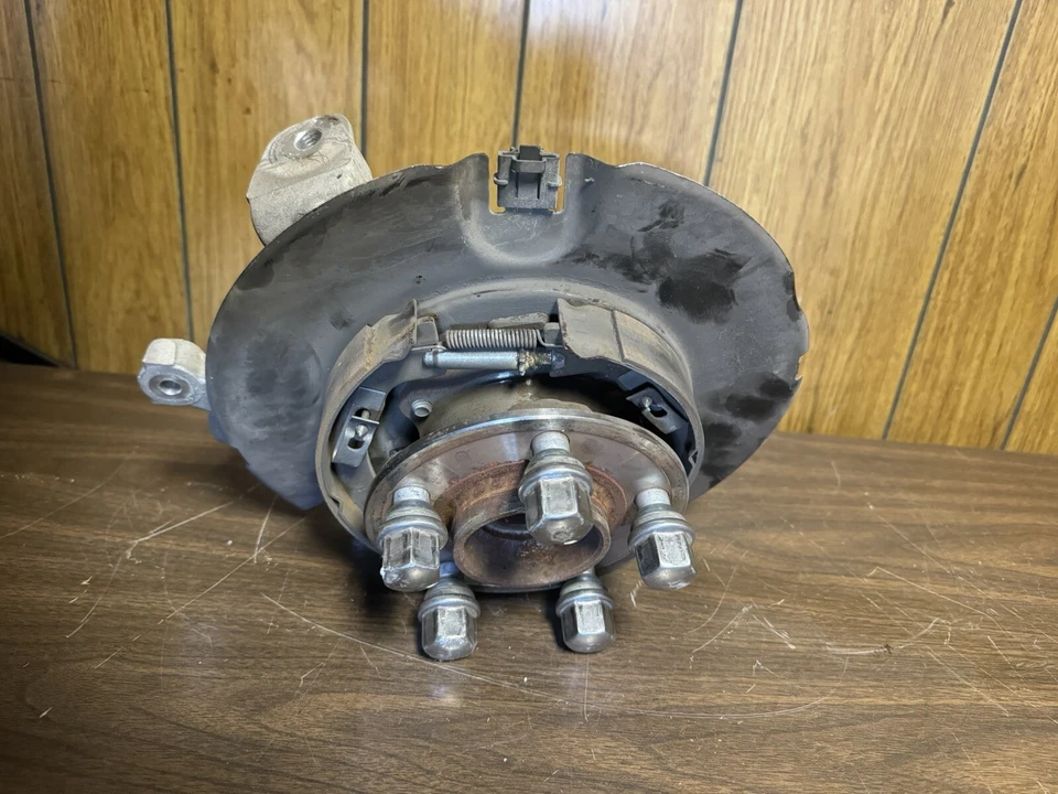 Dodge Challenger 2019-2023 tracción trasera eje lateral derecho nudillo y cubo de rueda OEM Foto 3 de 3