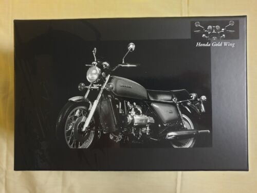 1/12 Minichamps Yellow Honda Goldwing GL-1000 with damaged spring on side stand - Picture 3 of 10