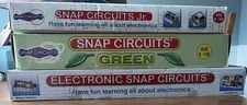 Large LOT Elenco Electronic Snap Circuits Sets Parts Manuals