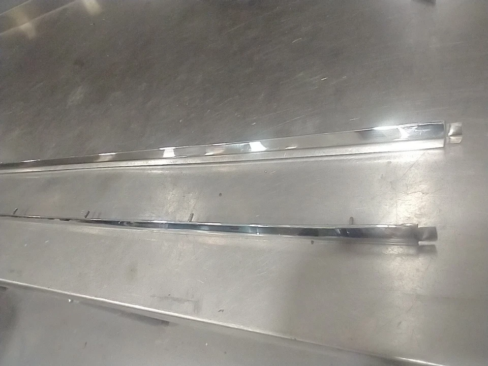 Guardabarros corbeta 1958-1962 molduras superiores Foto 2 de 4