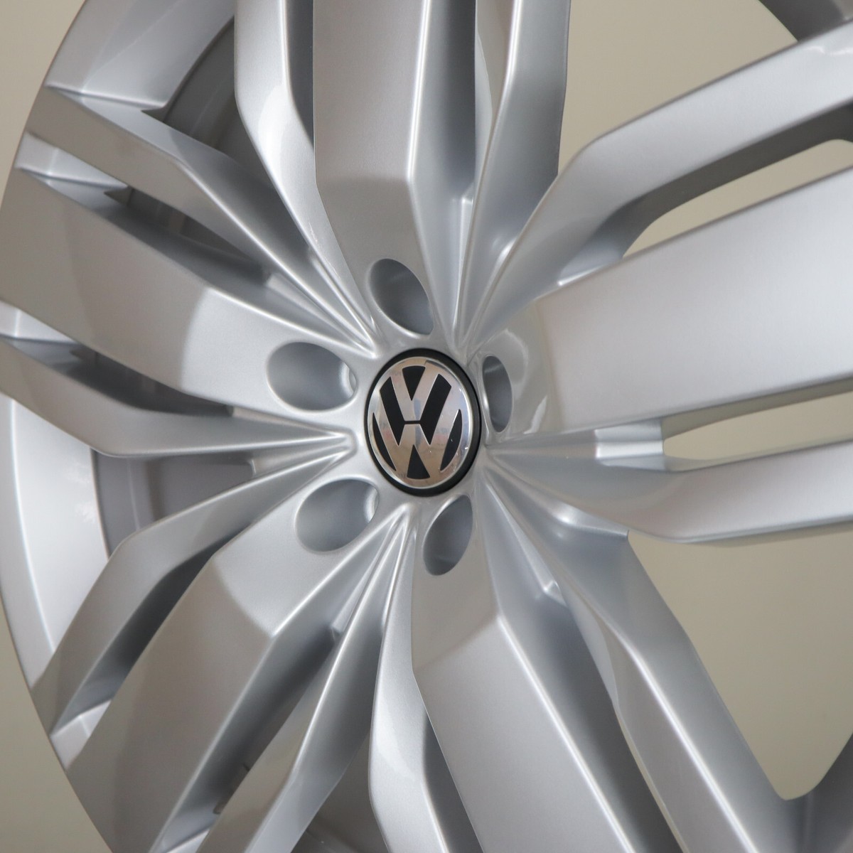 VW ATLAS 20X8.0 OE WHEEL RIM 3QF601025J / 70029 VW ATLAS 20X8.0 OE WHEEL RIM 3QF601025J / 70029