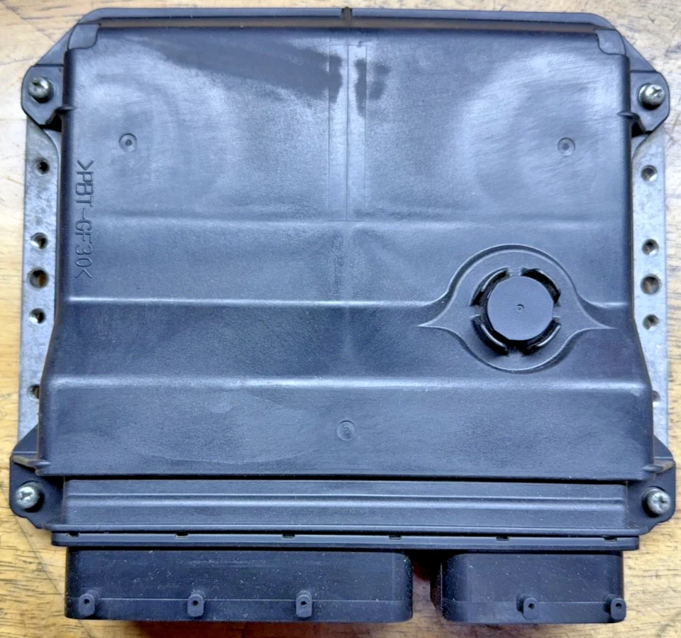 Toyota Yaris 2009 1,5 L ECM módulo de control del motor computadora ECU M/T 89661-52J30 Foto 2 de 4