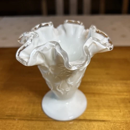 VINTAGE FENTON SILVER CREST MILK GLASS SPANISH LACE 4” TRUMPET VASE WITH STAMP
