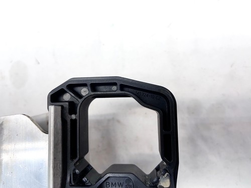 16 ROLLS ROYCE DAWN CONVERTIBLE LEFT RADIATOR CARRIER SUPPORT MOUNT BRACKET OEM - Picture 4 of 5