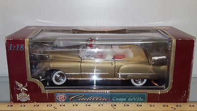 【希少】CADILLAC Coupe de Ville 1949  1/18 1949 Cadillac Coupe DeVille 1:18-Scale Diecast Car Featuring
