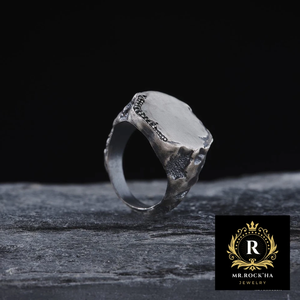 Anillo para hombre diseño liso, color plata mate, piedra circonita negra, redondo, plata 925 Foto 2 de 4