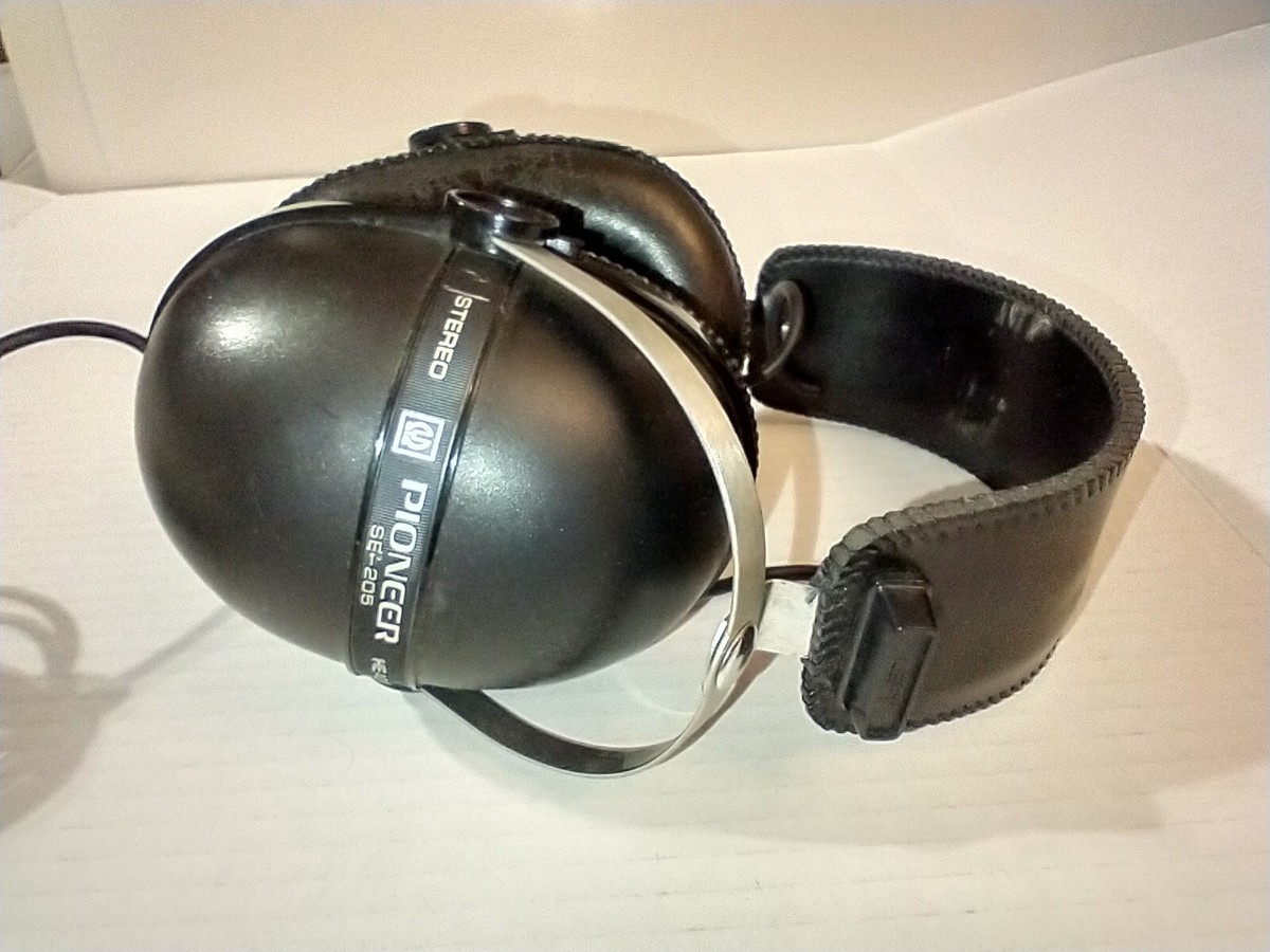 Vintage Pioneer SE-205 Wired Studio Stereo Headphones As Is