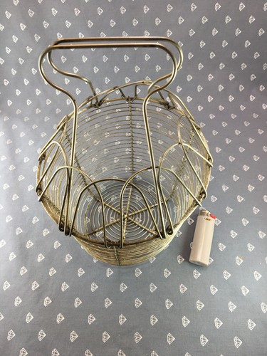 1 - G6 Large French Folding Wire Egg Basket - Picture 5 of 6
