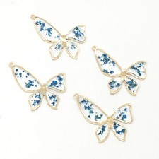 C 8PCS Gold Tone Real Dried Pressed Flower Resin Butterfly Shape Pendant GXE403
