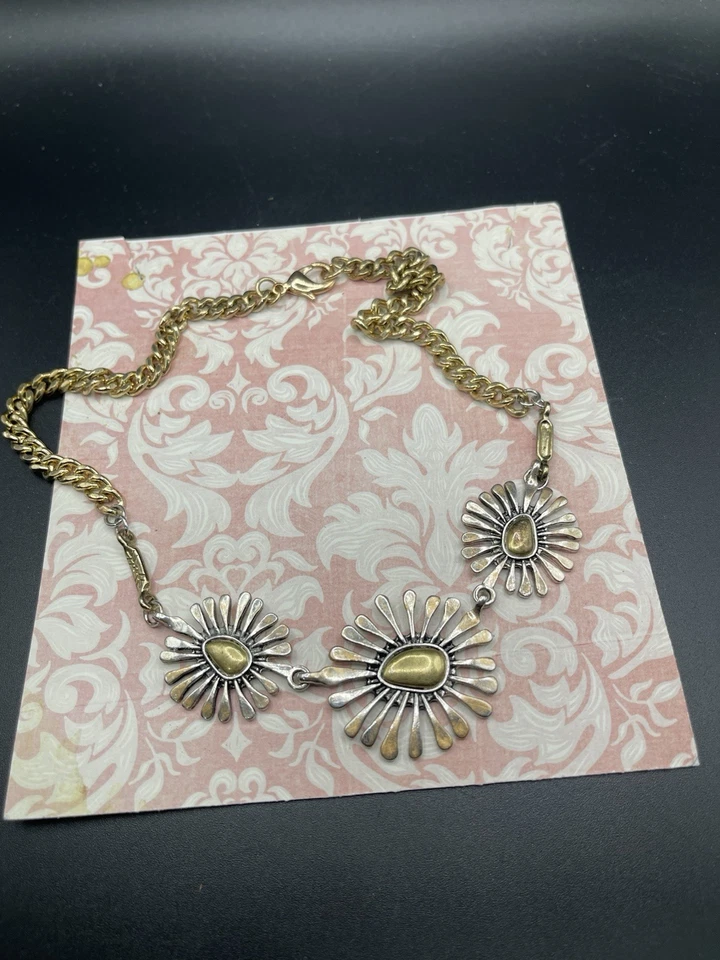 Collar rediseñado estación de flores abstractas tono plata marca Lucky regalo para ella Foto 4 de 4