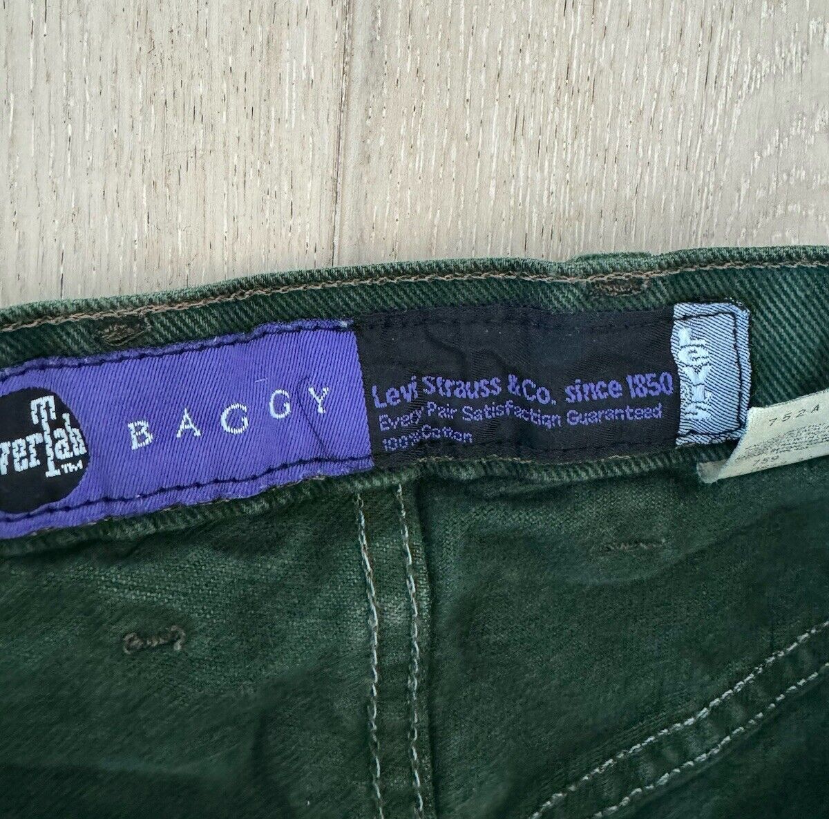 VTG Levi's SilverTab Baggy Jeans Green 31x30 (30x30) Purple VTG Levi's SilverTab Baggy Jeans Green 31x30 (30x30) Purple