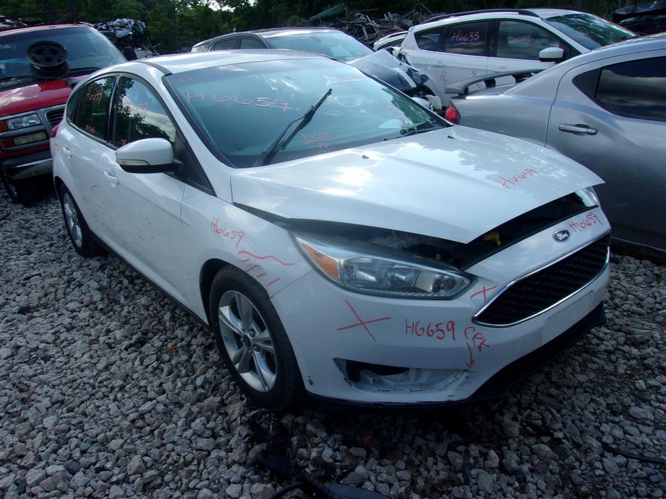 Conjunto de faro izquierdo usado se adapta a: bisel de faro cromado halógeno Ford Focus 2016 Foto 3 de 4