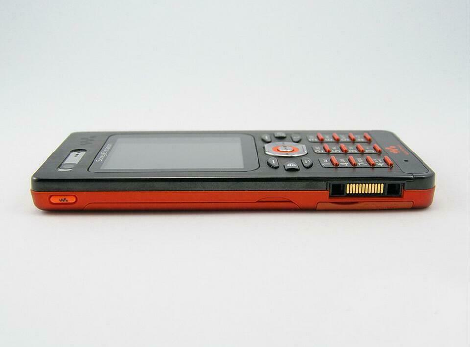 SONY ERICSSON W880i Original Case Grade B  GSM WHOLESALE