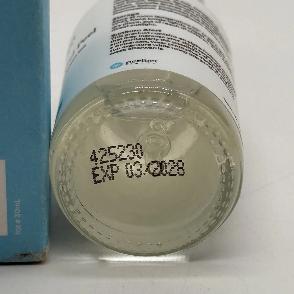 Glycolic Acid 30% Gel Peel - Enhanced with Retinol and Green Tea Strength  - Image 4 of 4