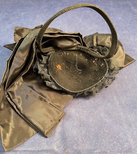 Vintage 1940 Blue Brooch Black Lace Silk Ribbon Fascinator Toy Tilt Cocktail Hat - Picture 4 of 4