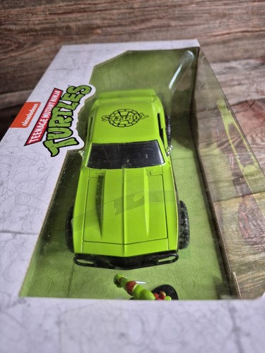 Jada Toys Hollywood Rides: TMNT Raphael & 1967 Chevy Camaro 1/24 Scale - Picture 8 of 13