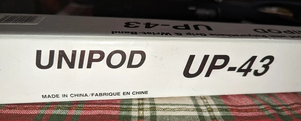 Brand New Velbon UP-43 4section Unipod with Urethane Grip & Wrist-Band Ball Head - Image 4 of 4
