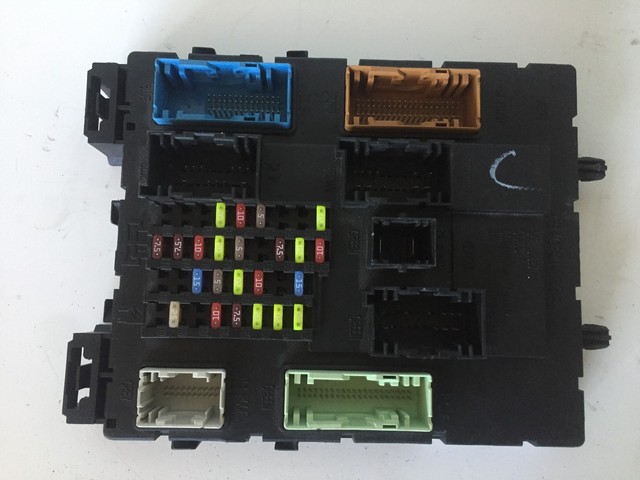 2014 FORD FOCUS FUSE BOX DV6T14A073GD | eBay