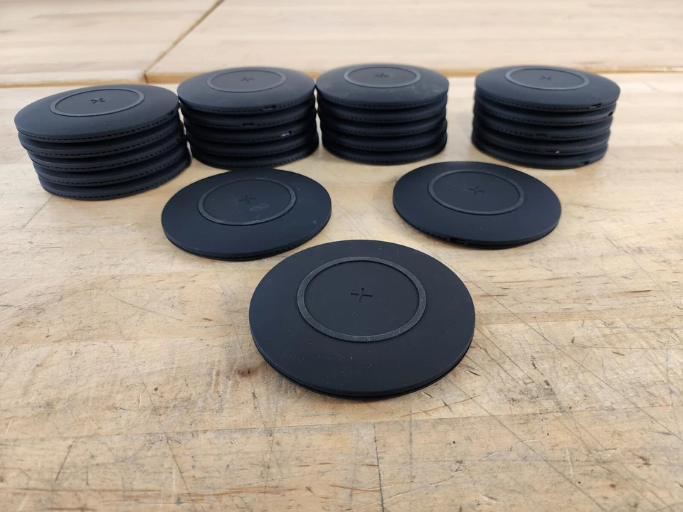 LOTE de 23 - TYLT Shield Cargador Inalámbrico Pad Estación de Carga Inalámbrica Qi-Negro Foto 4 de 4