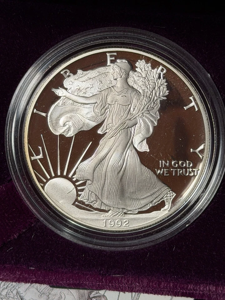 American Silver Eagle 1992 con certificado de autenticidad y OGP Foto 2 de 2