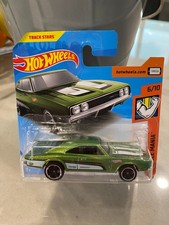 2018 Hot Wheels #92 Muscle Mania 6/10 '69 DODGE CHARGER 500 Green Short Card