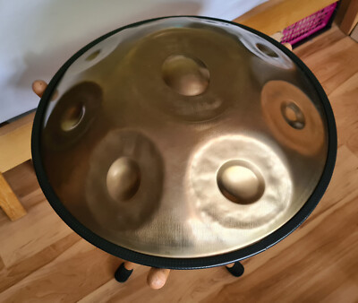 Handpan SELA SE 300 - Bb2 Amara Stainless Steel Drum - incl. Ständer u. Tasche 